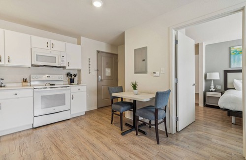 Far North Central Apartment | Simplicity At the Rim 1403 I Comfy 1 Bed 1 Bath