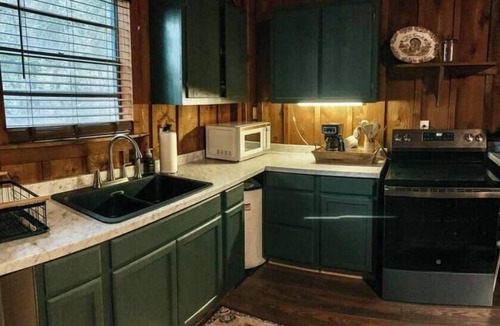 Saratoga House | Sissy’s Cabin on Sunset Dr.