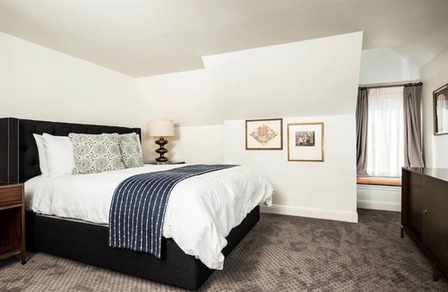 West Campus Hotel | Situated merely one mile from the University of Texas, this historic establishme