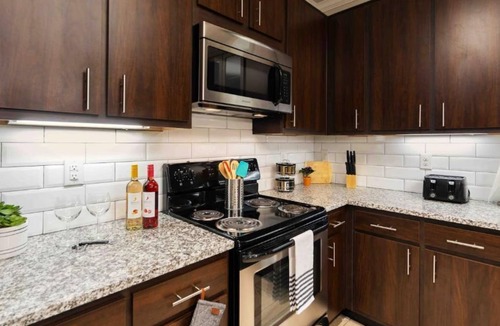Wetmore Apartment | SixFlags/RIM/LaCantera/Shopping/TheDominion/RestaurantsNearby