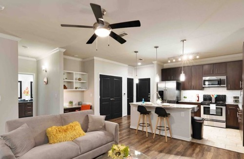 Wetmore Apartment | SixFlags/RIM/LaCantera/Shopping/TheDominion/RestaurantsNearby