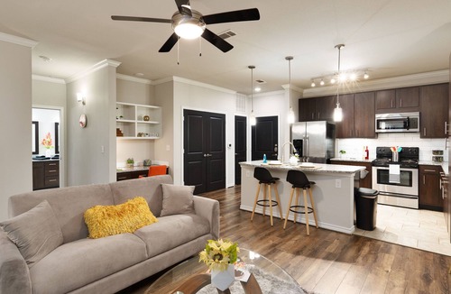 Wetmore Apartment | SixFlags/RIM/LaCantera/Shopping/TheDominion/RestaurantsNearby