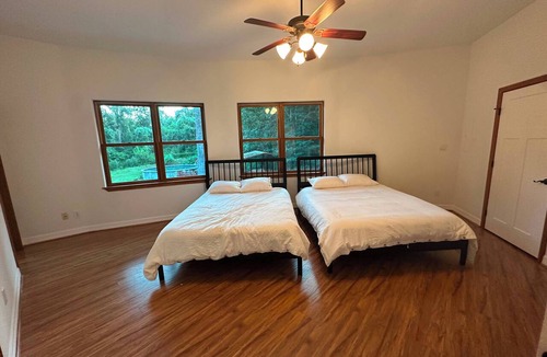 Hull Cabin | Sky Dreams Ranch, 46-Acre Riverfront Lodge, Sleeps 14