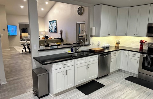 Los Cielos House | SkyHome, Sleeps 12, Game Room, Airport Tesla COTA