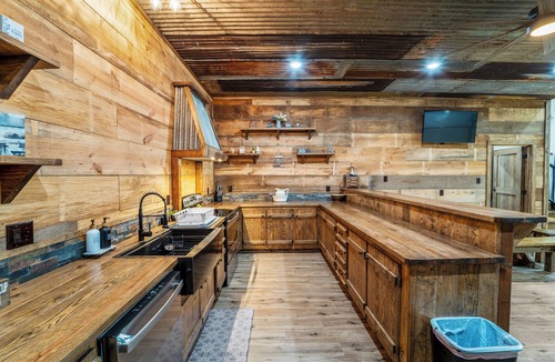 Pennington Cabin | Slab Creek Retreat Indoor Basketball Court Sleeps 36