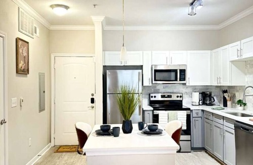 Alden Bridge Apartment | Sleek 1BR Magnolia Pool & Gym Near Woodlands