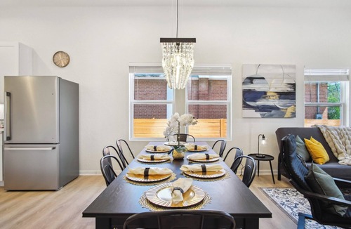 Denver Heights Cottage | Sleek 4br/3ba Urban Living w/Downtown Views!