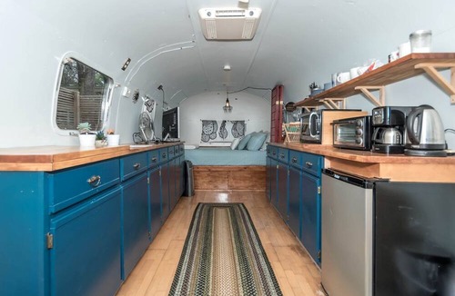 Chestnut House | Sleek Retro Airstream Rental for Glamping for Two near Downtown Austin