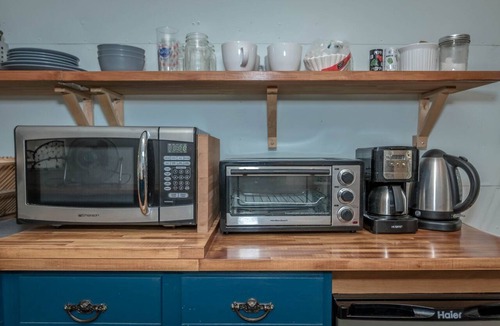 Chestnut House | Sleek Retro Airstream Rental for Glamping for Two near Downtown Austin