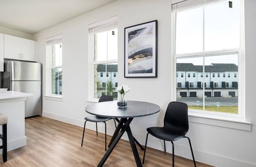 Pflugerville Apartment | Sleek & Stylish Apartment in Prime Location