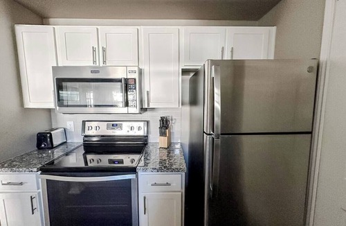 South Side Apartment | Sleepover | Beautiful 1BD/1BA+ Gym- Corpus Christi