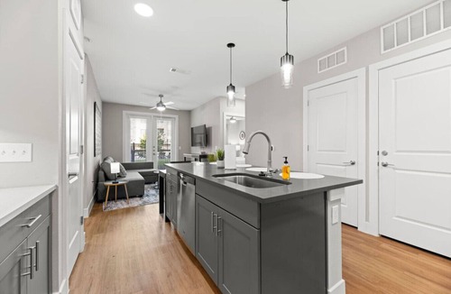 Fort Worth Apartment | Sleeps 10 w/King Bed+Gym+Free Parking+Stockyards