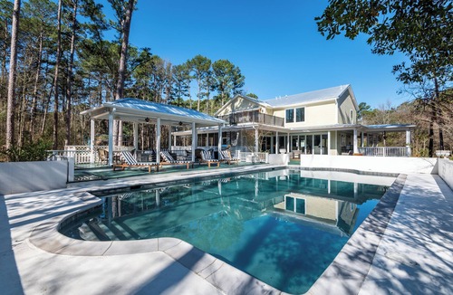 Mount Vernon House | Sleeps 40. Beautiful wooded private retreat, with 3 homes on 120 Acres.
