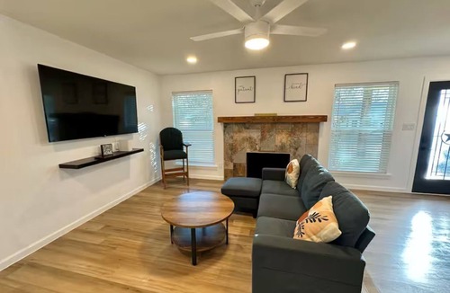 Richland Hills House | Sleeps 6: Modern Family Home: Newly Remodeled