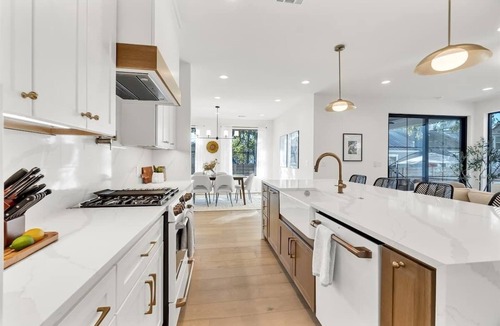 Blackshear-Prospect Hill House | Sleeps19, Pool, Game Room, Luxe 5BR Retreat