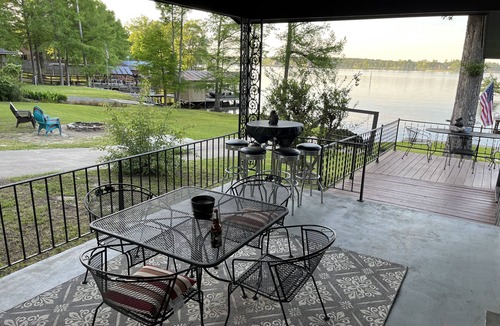 Farmerville House | Small Families and Fishermen welcome! Boat ramp/fire pit/kayaks.