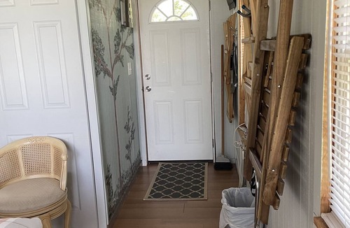 Applegate Cottage | Small Space with BIG Lake View