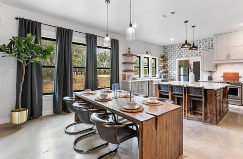 Granbury House | Smoky Hill Ranch, 8 Acres, 2 Homes, Events, Sport Court, Fishing, & Fire Pits