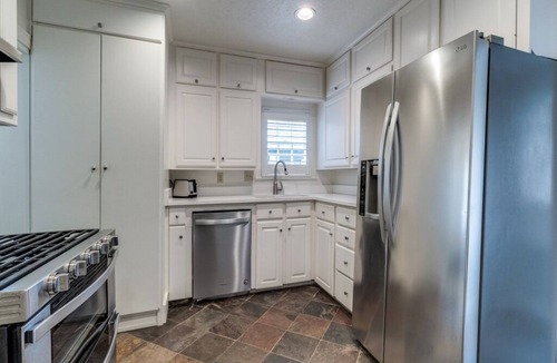 Knox - Henderson House | SMU Highland Park Katy Tr. Knox St,Turtle Creek.Convenient prestigious location!