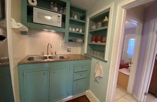 South River City House | Soco Bungalow off South Congress - Location! Trees and Quiet Comfy for 1-3
