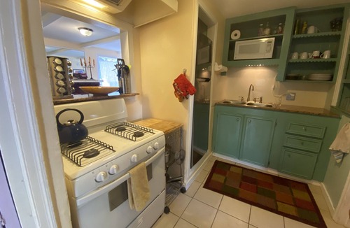 South River City House | Soco Bungalow off South Congress - Location! Trees and Quiet Comfy for 1-3