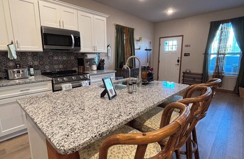 San Antonio House | SolTerra - Beautiful 3Bed Home Minutes from Seaworld & Lackland BMT Graduation