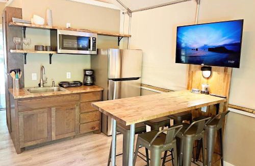 Sutherland Springs House | Son's Rio Cibolo Birdhouse Cabin #22 Brand New Cabins Overlooking Beautiful Spring Fed Creek!