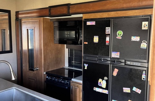 Pledger House | Soothing 1-bedroom RV with AC in welcoming Guy tx