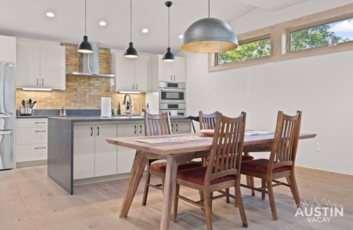 Galindo Apartment | South Austin King Suite w/Screened Porch & Miele Espresso, Near SoCo & Zilker
