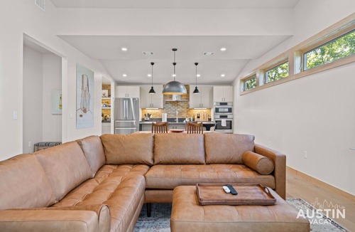 Galindo Apartment | South Austin King Suite w/Screened Porch & Miele Espresso, Near SoCo & Zilker
