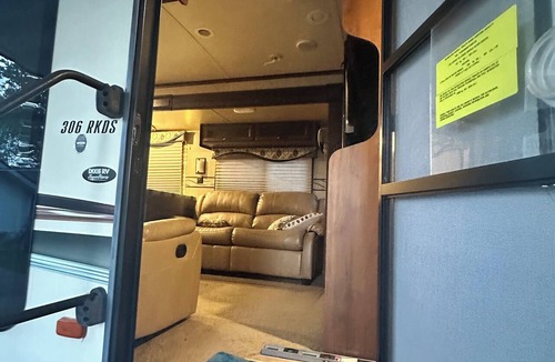 Prien House | South Lake Charles, Serene & Peaceful Travel trailer- icy cold