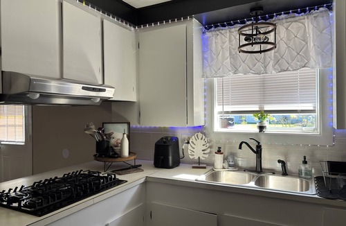 Bayou Cane House | Southern Charm - 3 Bedroom home on the Mardi Gras parade route.Sleeps 8