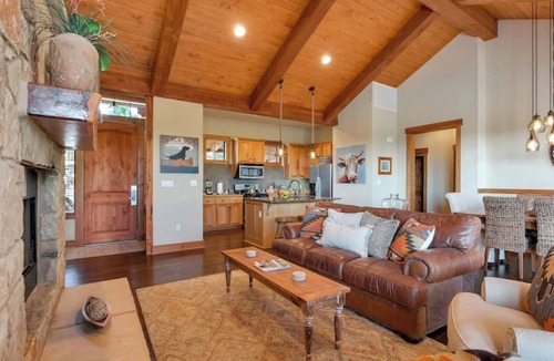 Leander Cabin | Southern Charm on the Lake | The Hollows | access to amenities!