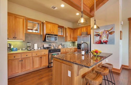Leander Cabin | Southern Charm on the Lake | The Hollows | access to amenities!