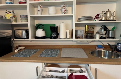 College Park Apartment | Spacious 1BR Suite, Sleeps 5, Private Entrance, Free Parking, Near The Woodlands