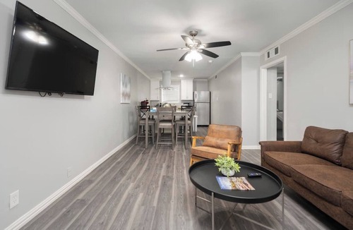 Old East Dallas Condo | Spacious 2BR/1BA - KPMG 0.6mi - All-Inclusive - Dallas Medical District
