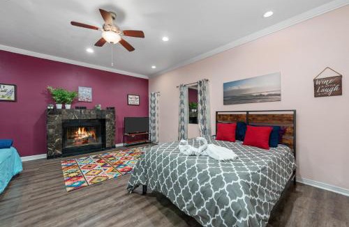 Neartown Apartment | Spacious 2BR Apt with King Beds & Fully Equipped Kitchen