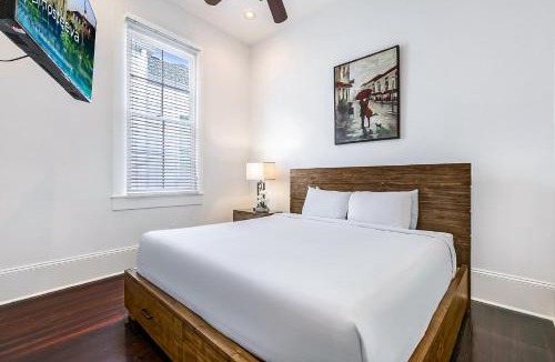 Faubourg Lafayette Apartment | Spacious 2BR in Prime Garden District Location w Pool
