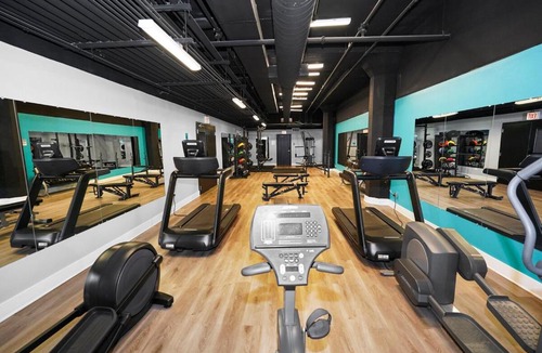 Near South Side Apartment | Spacious 2BR South Loop Suite with Skyline View, Optional Parking and Gym Access Close to McCormick Place, Grant Park, Museum Campus & CTA Lines