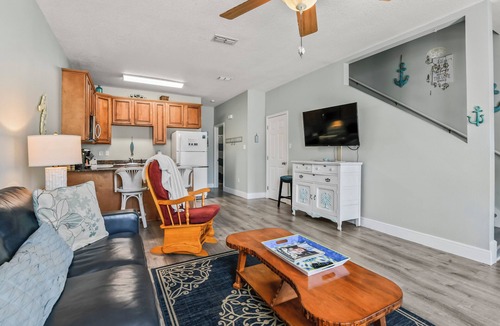 Gulfport House | Spacious 3-Bed/3-Bath Townhome 1111 Sleeps 8 Perfect for Families & Friends!