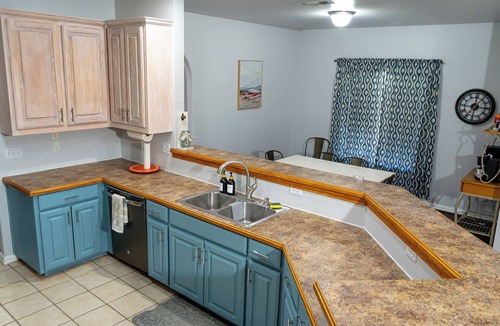 Corinth House | Spacious 3-Bedroom Retreat in Corinth, Texas. with a private backyard, playground, BBQ patio, and fully equipped kitchen. Just minutes from Lake Lewisville, Oakmont Golf Course, and a short drive to Dallas, Plano, and McKinney.