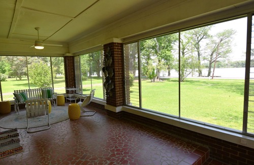Lake Providence House | Spacious 4-bedroom house with WiFi and lake views in historic Lake Providence
