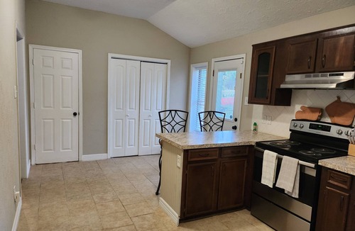 Beaumont House | Spacious 4-bedroom house in brilliant Beaumont with AC, WiFi