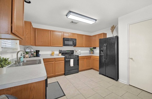 Tomball House | Spacious 4-bedroom house with AC, hot tub, and WiFi in welcoming Tomball