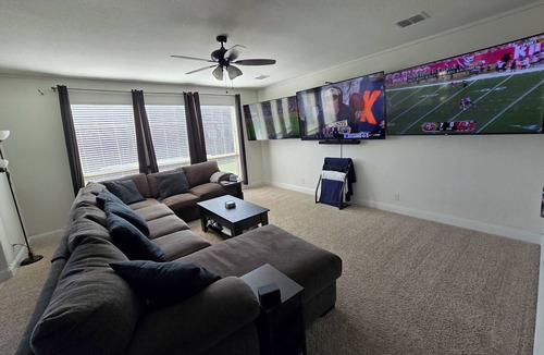 Argyle House | Spacious 4-bedroom Smart Home in Argyle with AC/Heat, small gym, and TVs galore