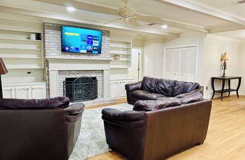Highlands - Perkins House | Spacious 4-bedroom house with bonus room in charming Baton Rouge with WiFi, AC