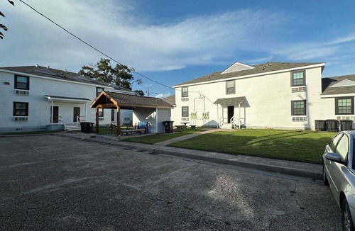 Highlands - Perkins Apartment | Spacious 4-bedroom apartment near Tiger Stadium and Downtown Baton Rouge