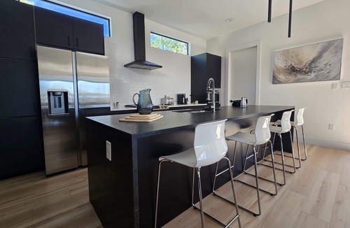 Government Hill House | Spacious 4-bedroom house with WiFi, AC in charming San Antonio