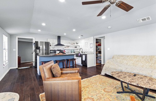 Mahncke Park House | Spacious 4-bedroom house in welcoming San Antonio near trails, Pearl, Gardens