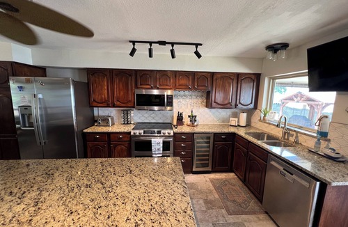 Azle House | Spacious 4-BR lake front WiFi ,hot tub, EV charger on Eagle Mountain Lake Azle
